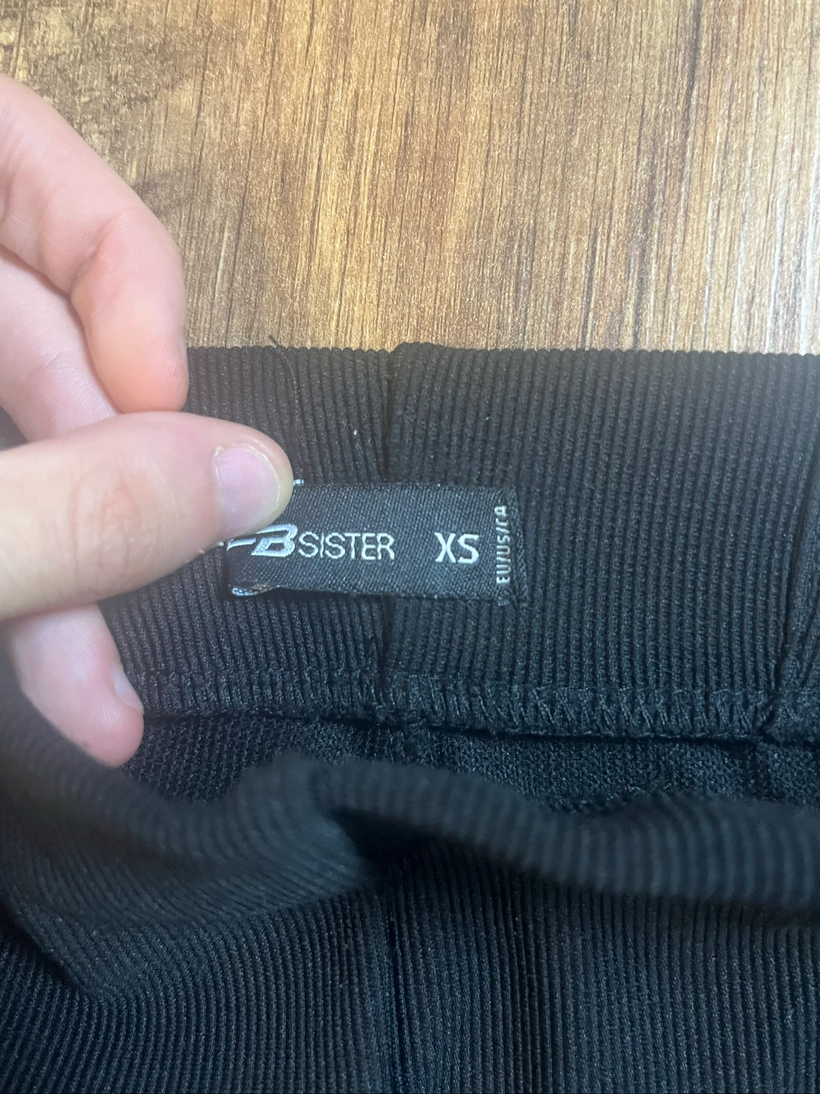 Pantalón negro de cintura alta con corte amplio y elástico - FB Sister - talla XS - muy buen estado – photo 2
